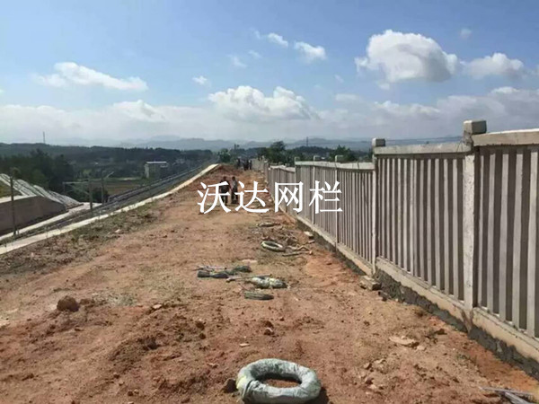 赣铁路客专刺丝滚笼项目工程图片3