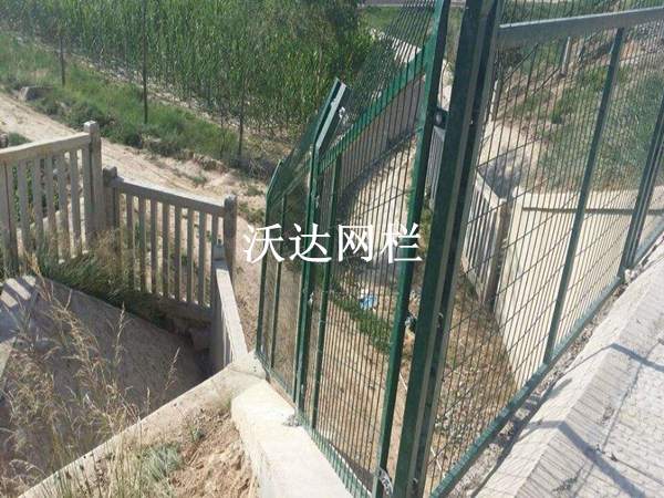 阜阳沪昆铁路贵州段防护栅栏护栏网项目