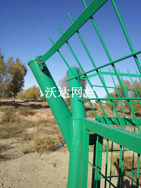 内蒙古乌拉特中旗油井护栏网工程图片3