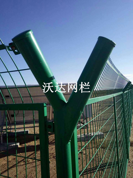 内蒙古乌拉特中旗油井护栏网工程图片4