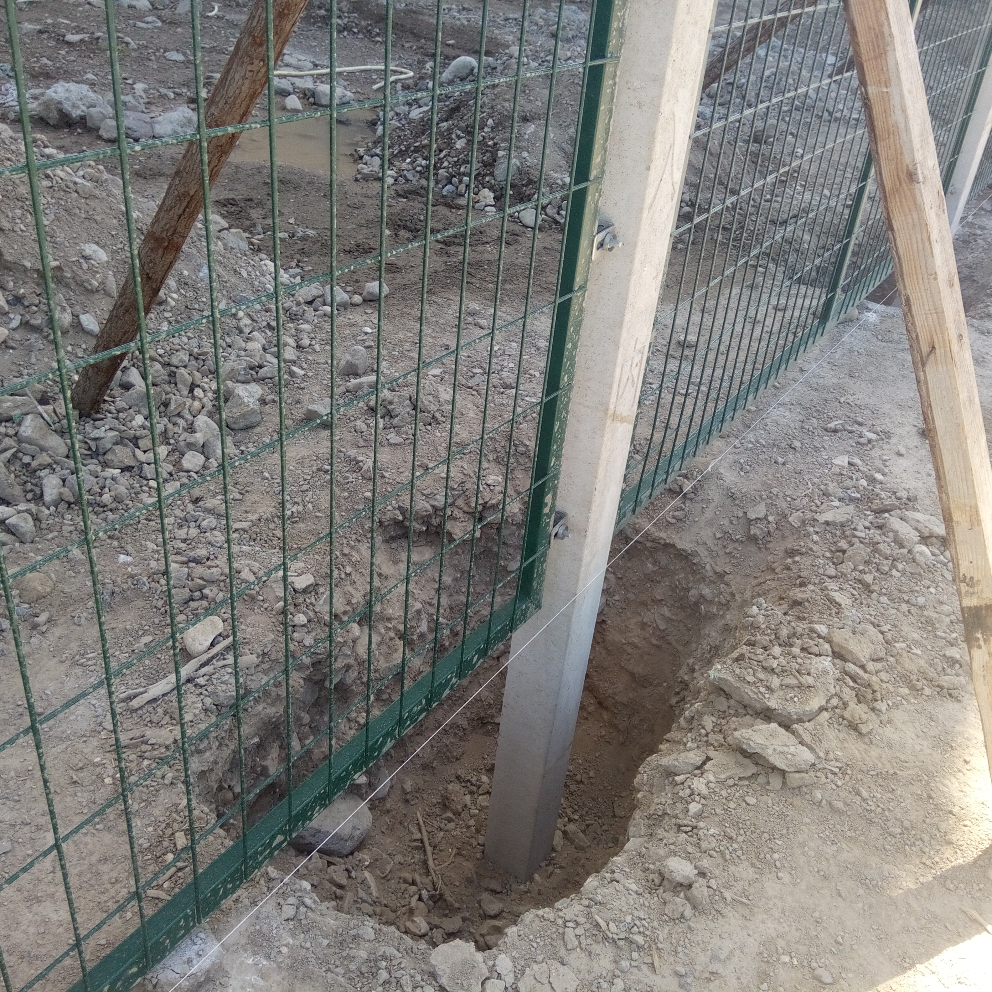 铁路桥下防护栅栏图片5