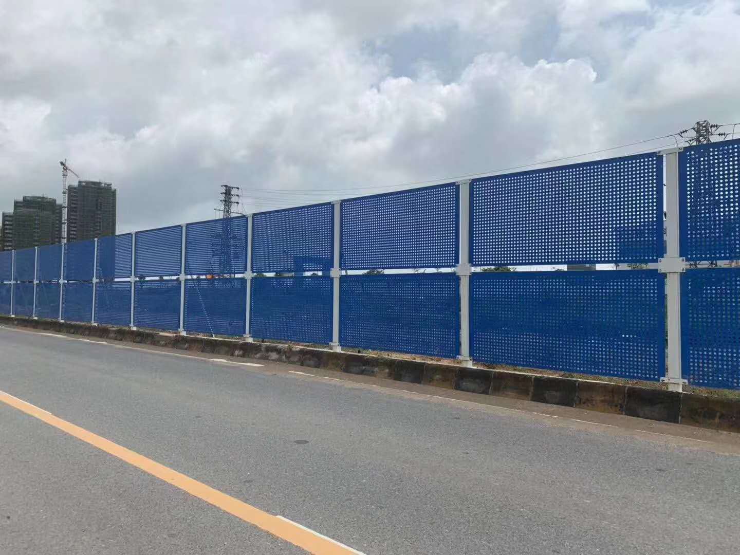 冲孔网护栏