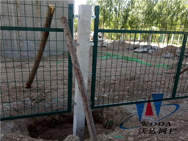 铁路护栏_金属栅栏网片工程案例图片6