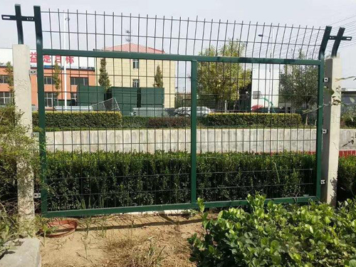 浸塑铁路防护栅栏.jpg